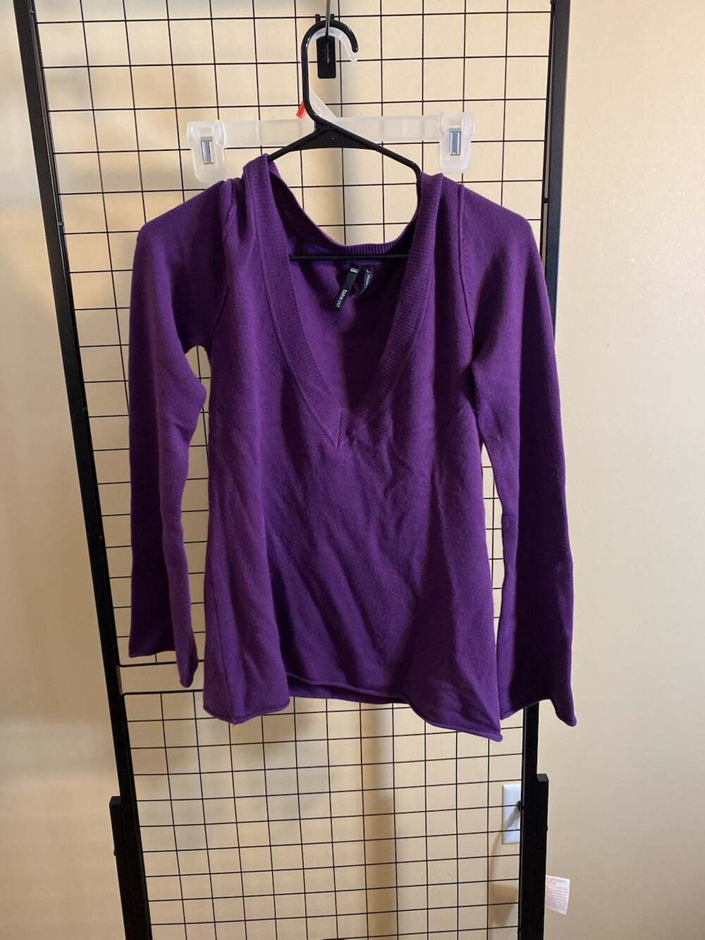 Takeout V-Neck Sweater Size L Purple Long Sleeve Knit Top